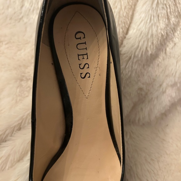 Guess brand black patent peep toe pumps - Picture 5 of 7